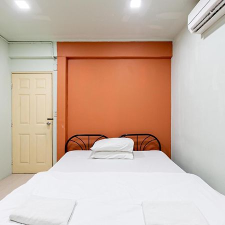 Freesia Saladaeng Silom Apartments Banguecoque Exterior foto
