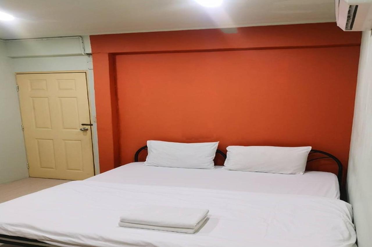 Freesia Saladaeng Silom Apartments Banguecoque Exterior foto