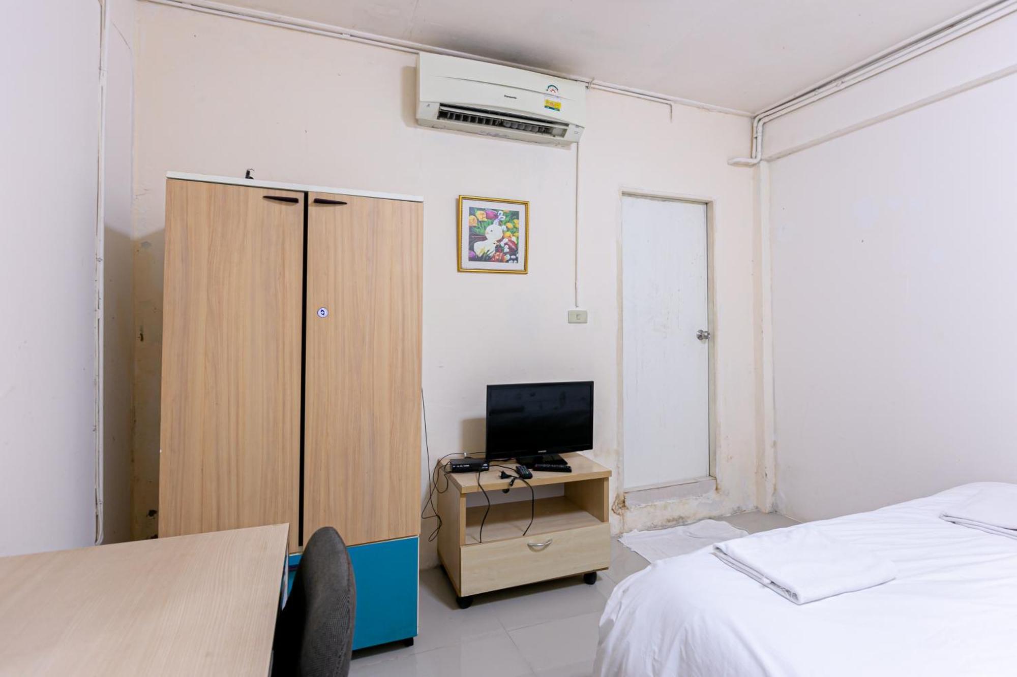 Freesia Saladaeng Silom Apartments Banguecoque Exterior foto