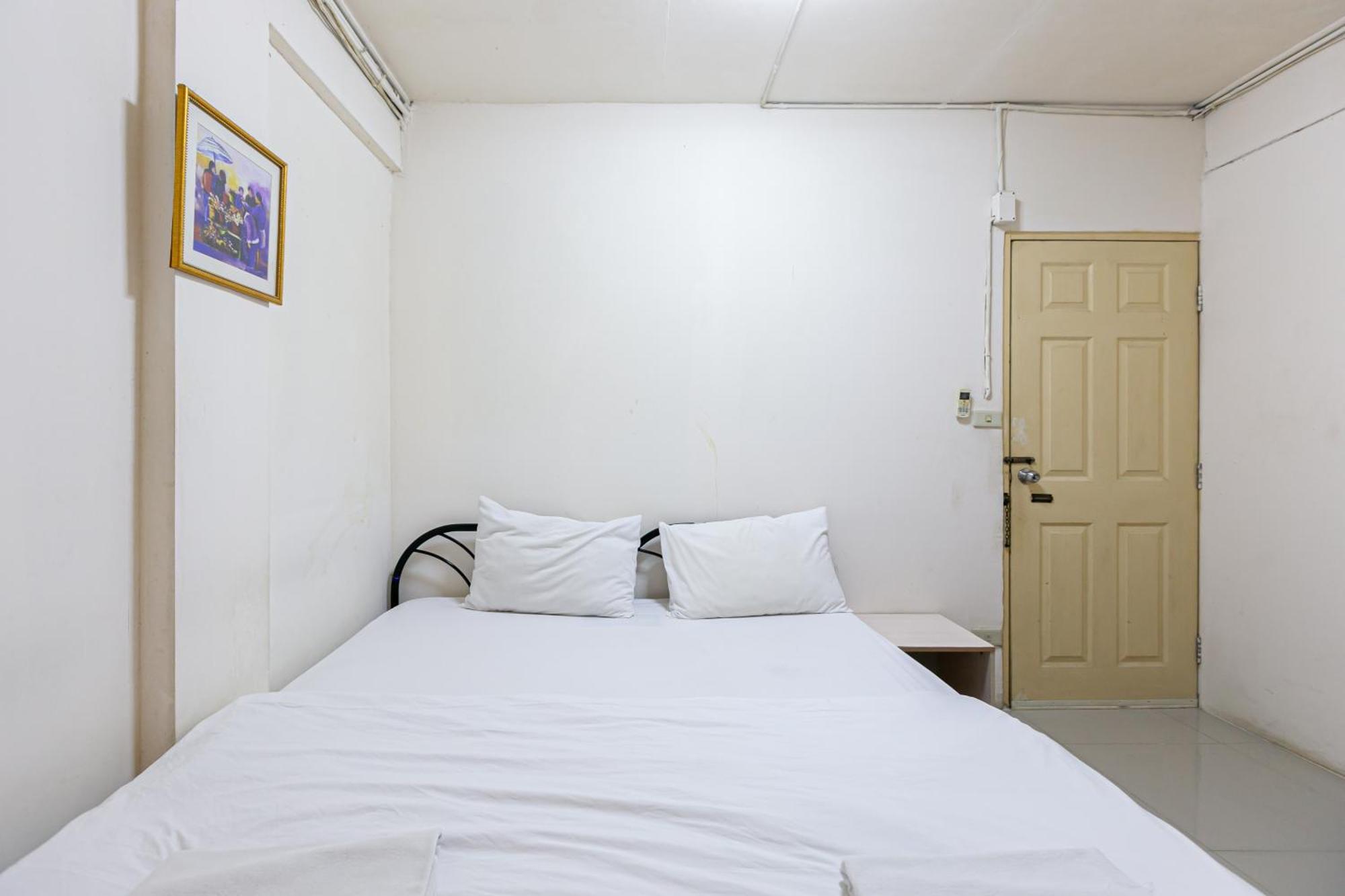Freesia Saladaeng Silom Apartments Banguecoque Exterior foto