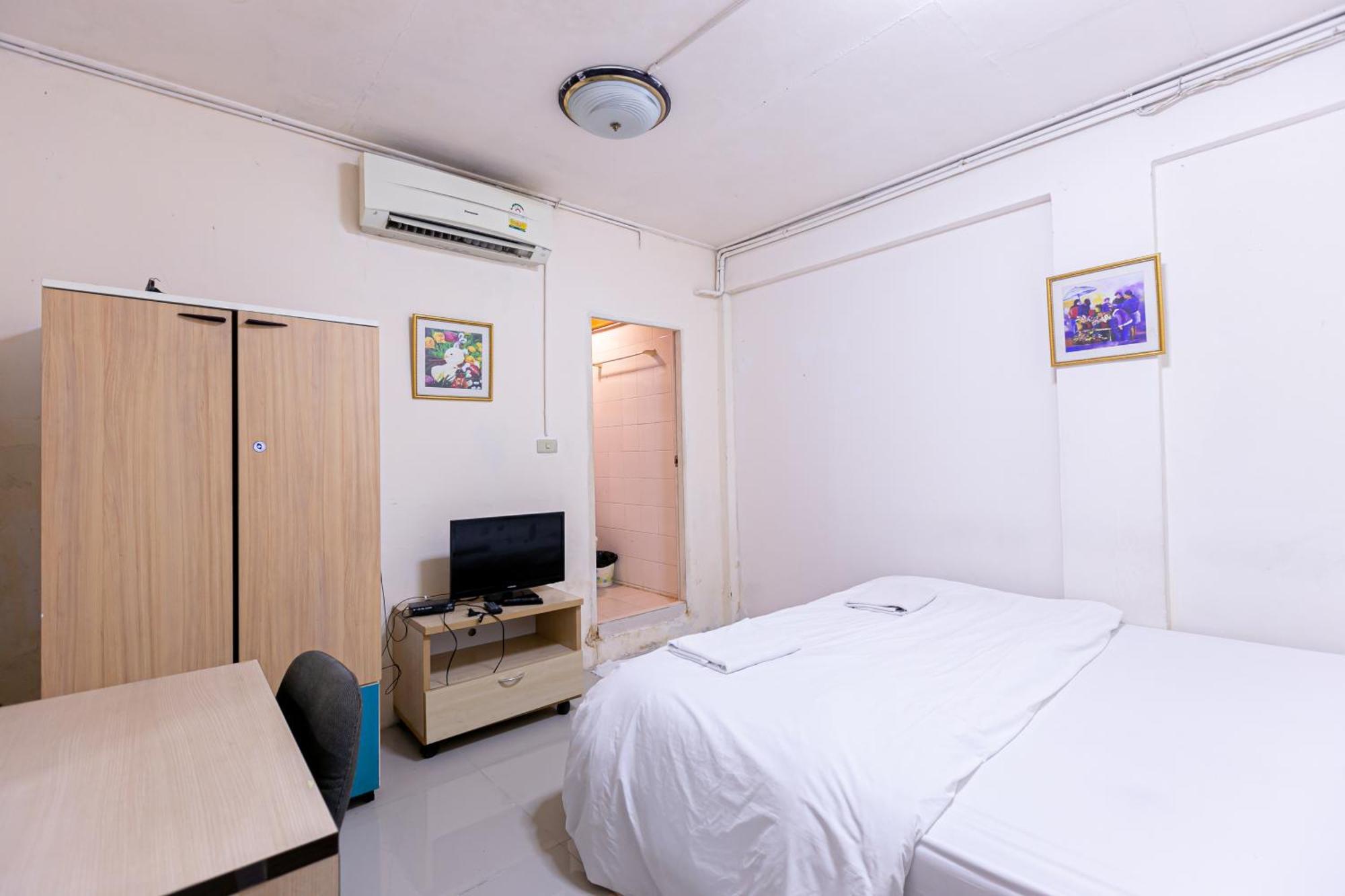 Freesia Saladaeng Silom Apartments Banguecoque Exterior foto