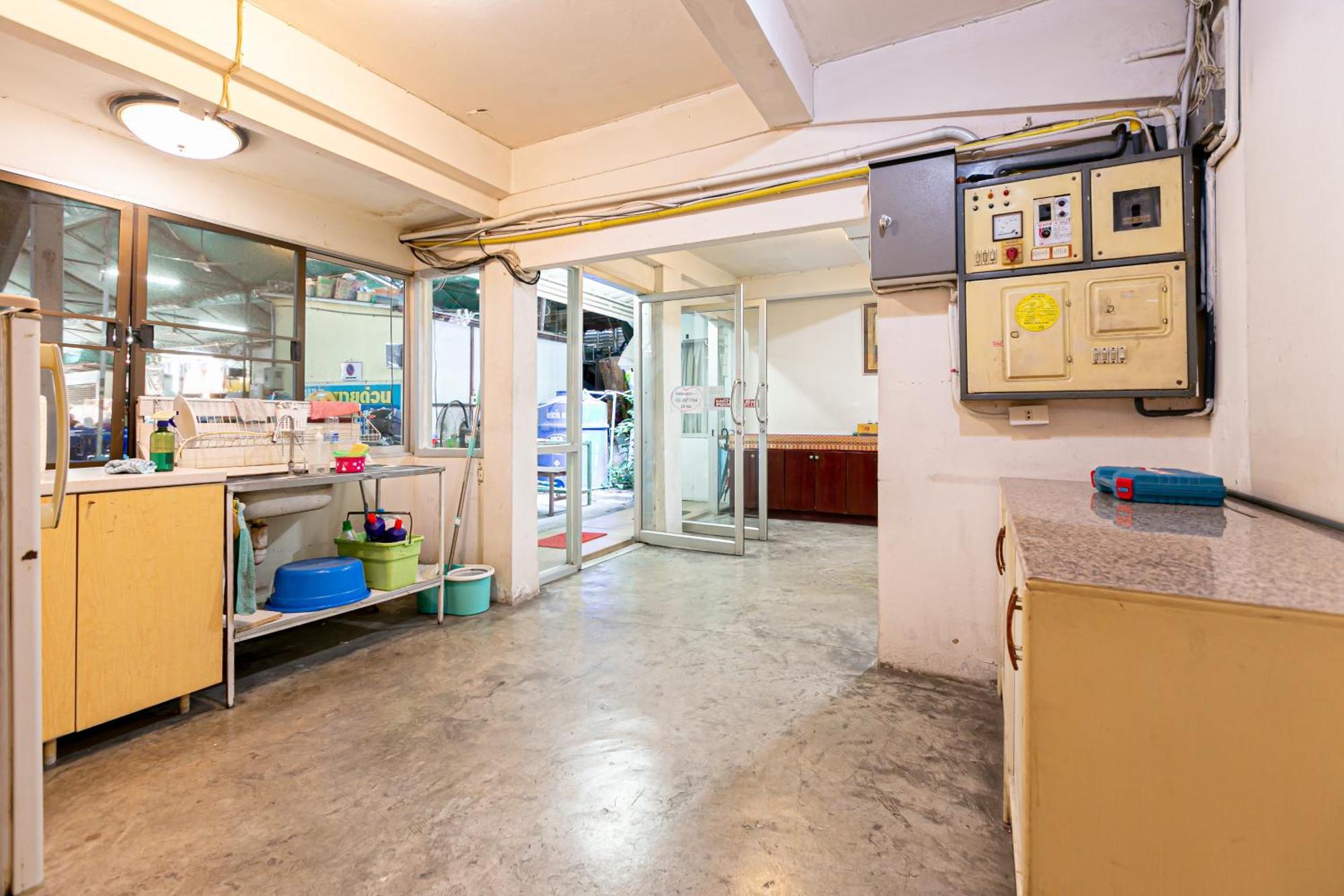 Freesia Saladaeng Silom Apartments Banguecoque Exterior foto