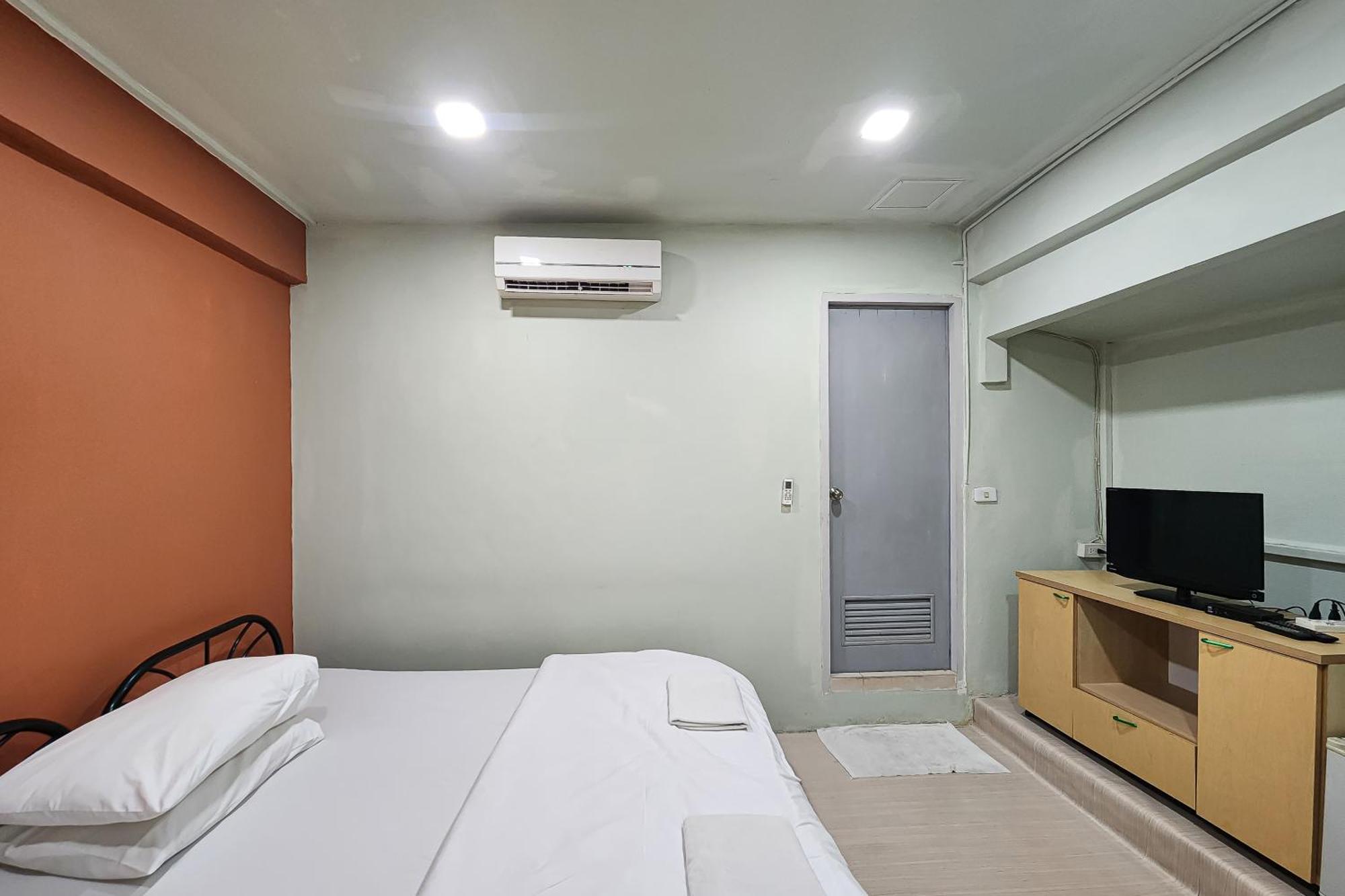 Freesia Saladaeng Silom Apartments Banguecoque Exterior foto