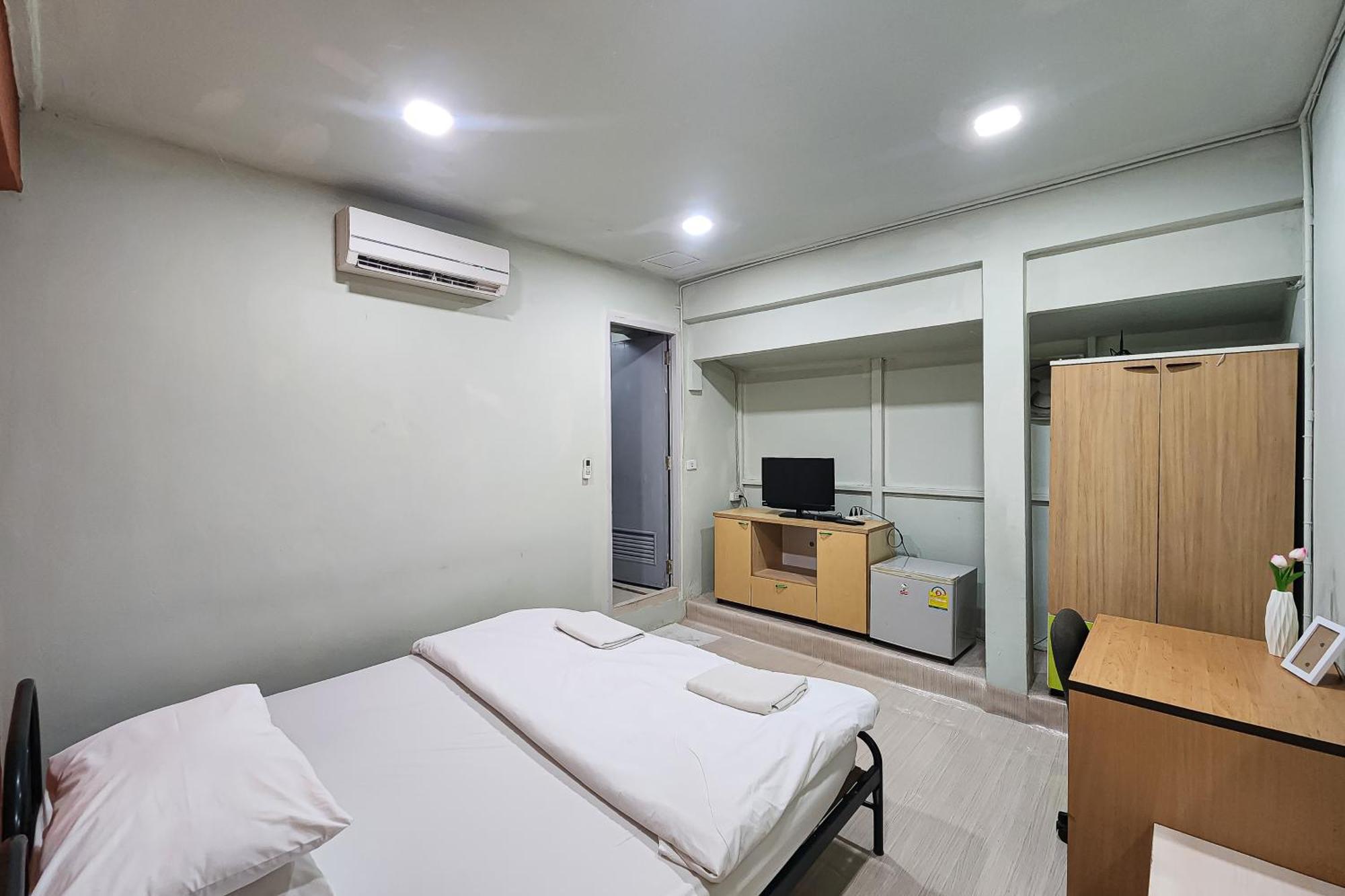 Freesia Saladaeng Silom Apartments Banguecoque Exterior foto