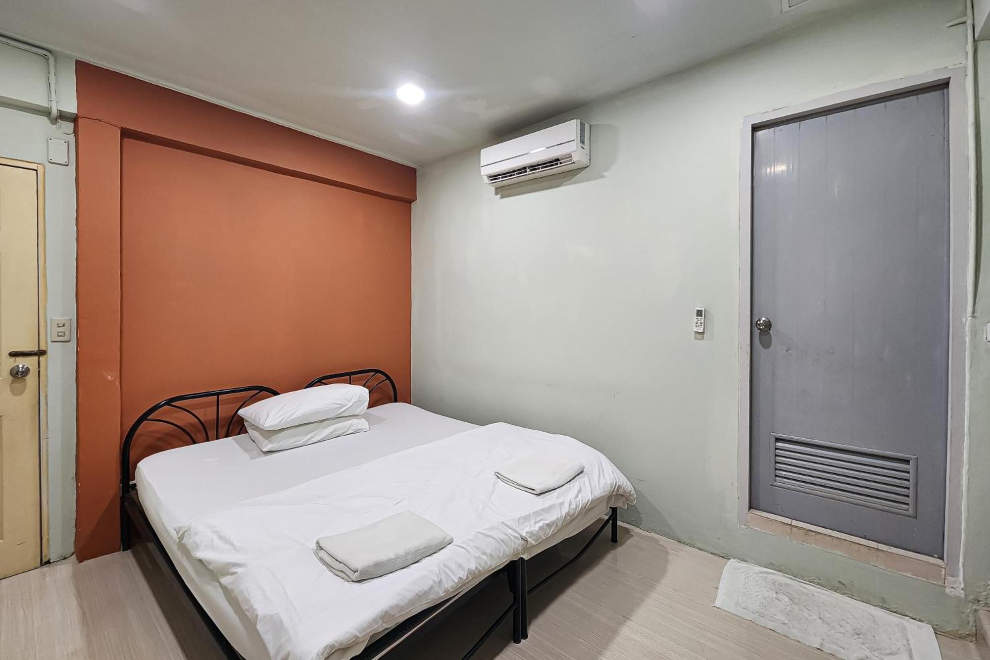 Freesia Saladaeng Silom Apartments Banguecoque Exterior foto