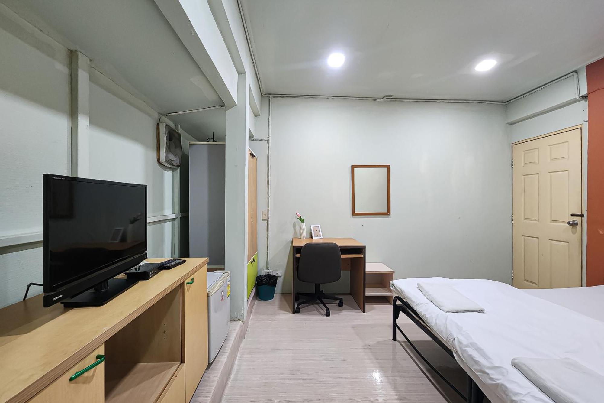 Freesia Saladaeng Silom Apartments Banguecoque Exterior foto