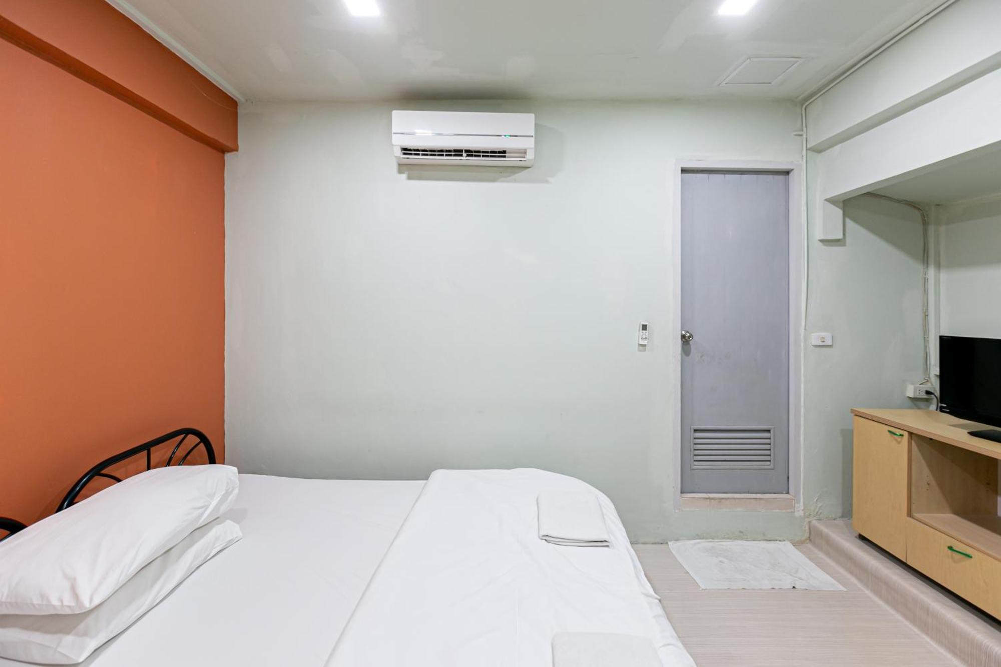 Freesia Saladaeng Silom Apartments Banguecoque Exterior foto