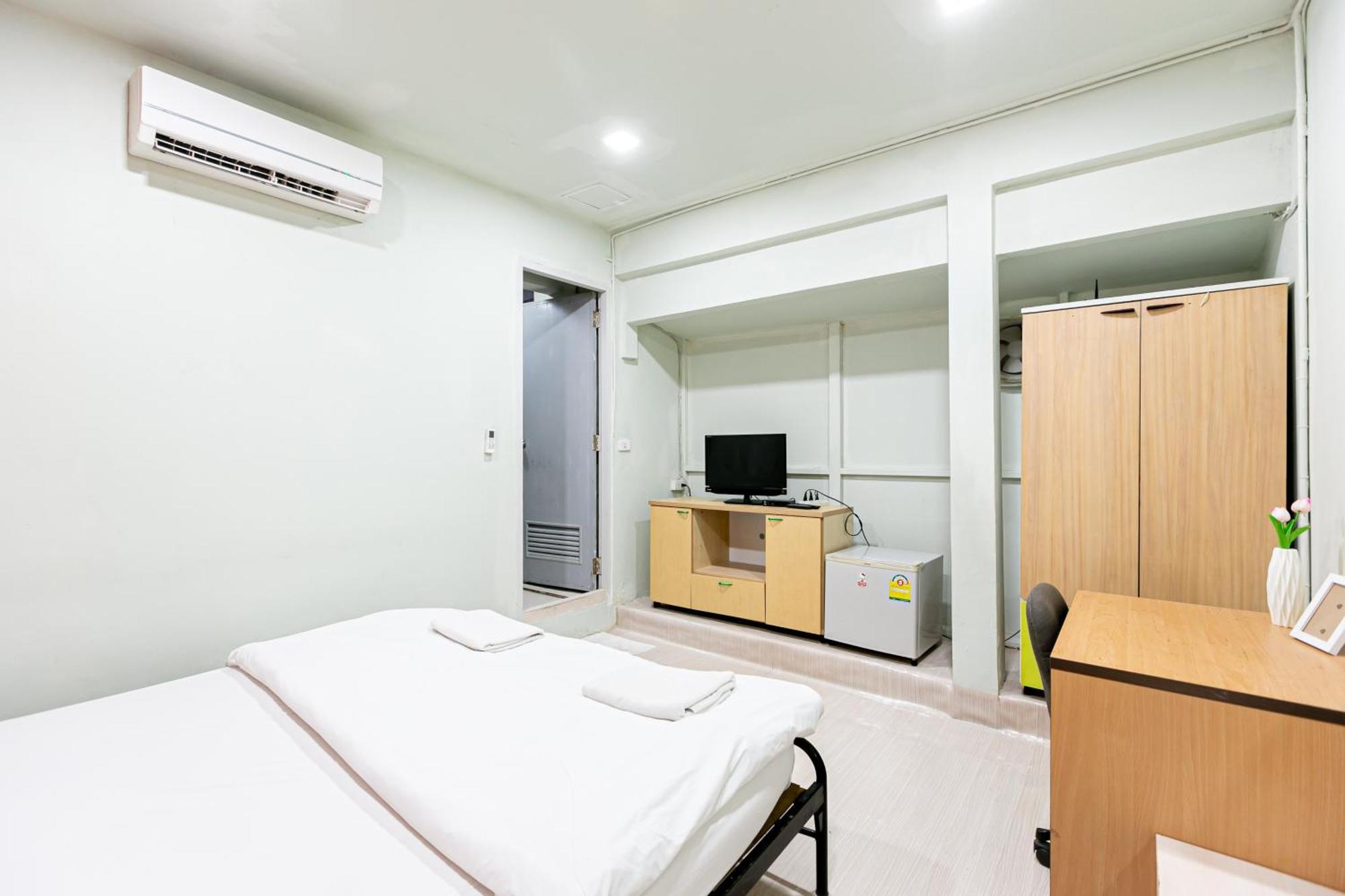 Freesia Saladaeng Silom Apartments Banguecoque Exterior foto