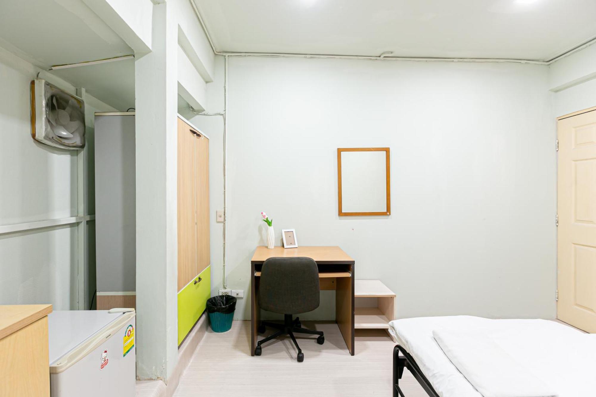 Freesia Saladaeng Silom Apartments Banguecoque Exterior foto