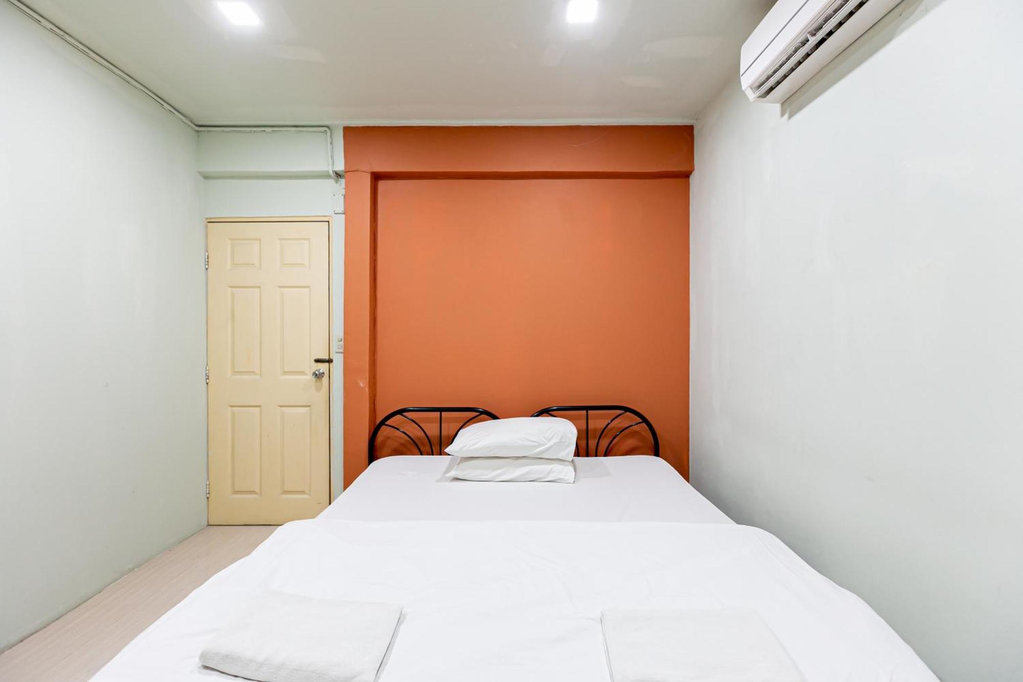 Freesia Saladaeng Silom Apartments Banguecoque Exterior foto