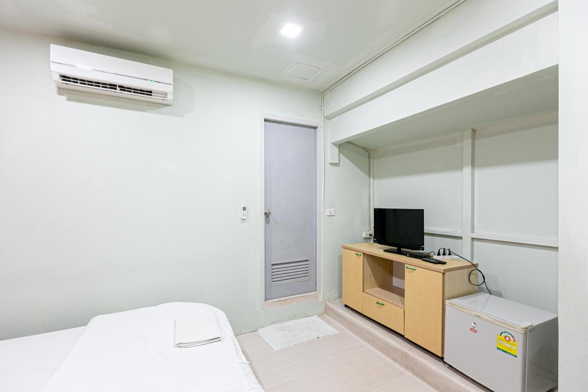 Freesia Saladaeng Silom Apartments Banguecoque Exterior foto